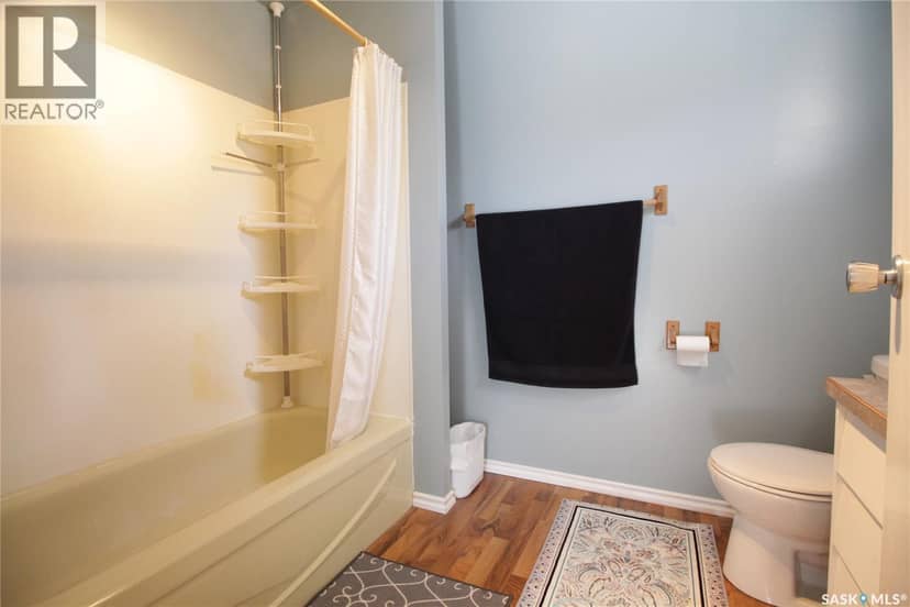 18 Elm AVENUE — photo 10 of 16