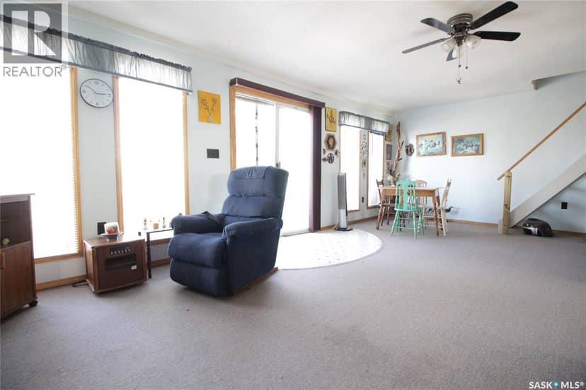 18 Elm AVENUE — photo 2 of 16