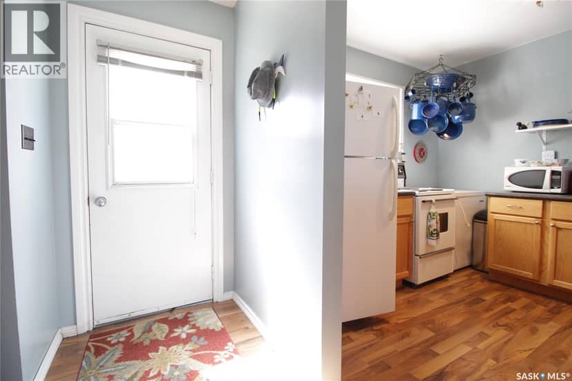 18 Elm AVENUE — photo 5 of 16