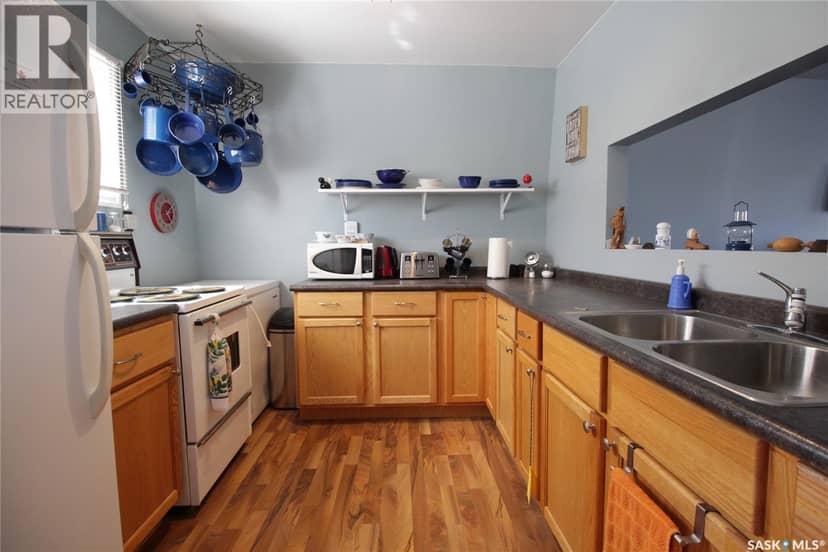 18 Elm AVENUE — photo 6 of 16