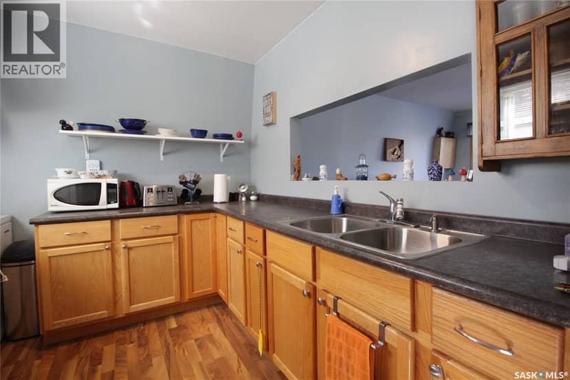 18 Elm AVENUE — photo 8 of 16