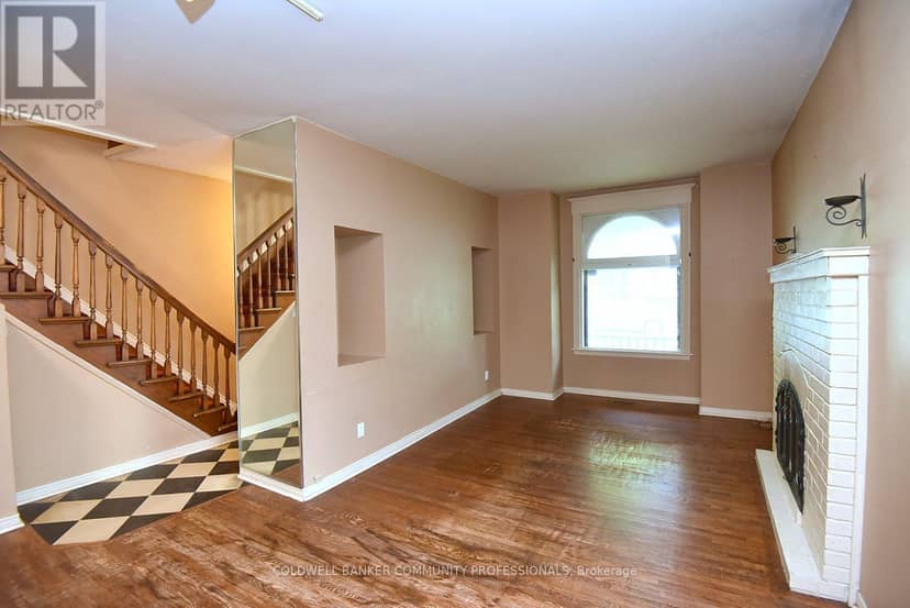 128 Hess Street S — photo 12 of 40