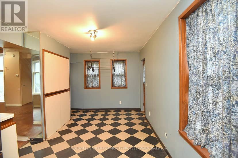 128 Hess Street S — photo 19 of 40