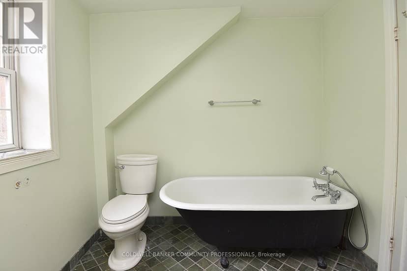 128 Hess Street S — photo 29 of 40