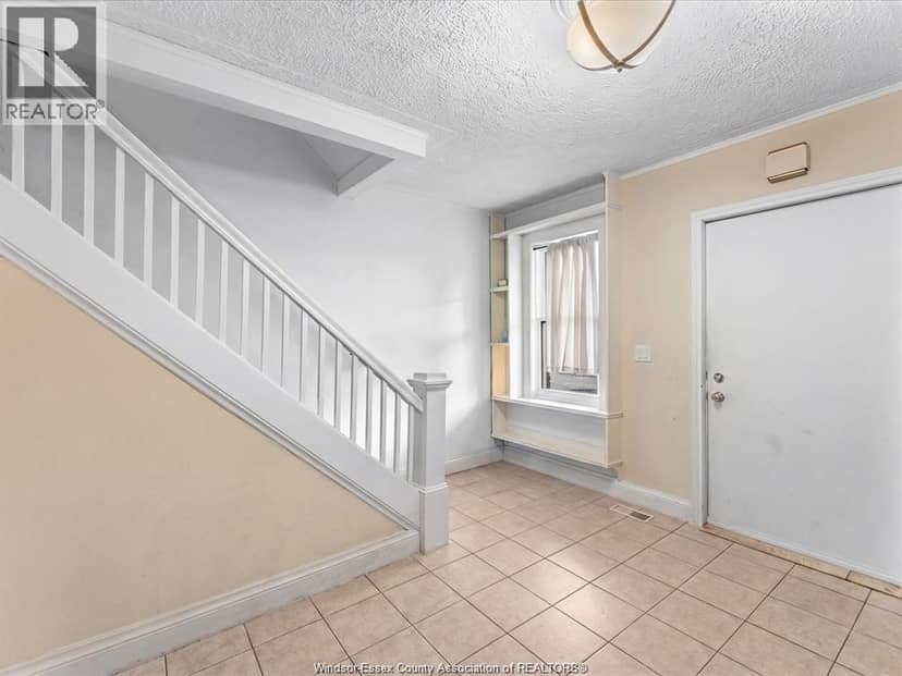 836 Elliott — photo 2 of 18