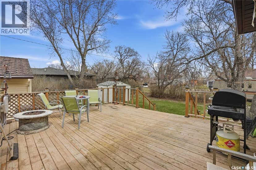 210 Railway AVENUE — photo 10 of 40