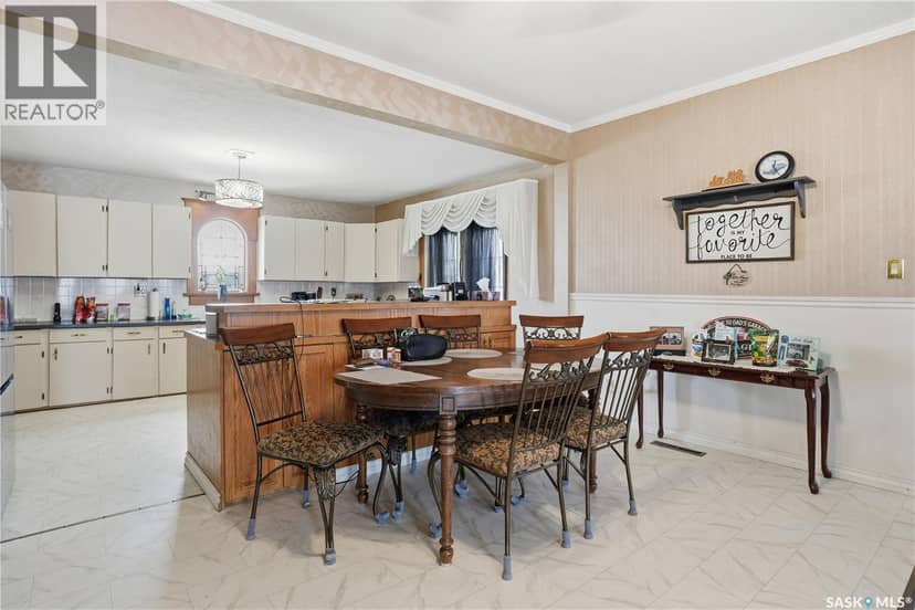 210 Railway AVENUE — photo 17 of 40