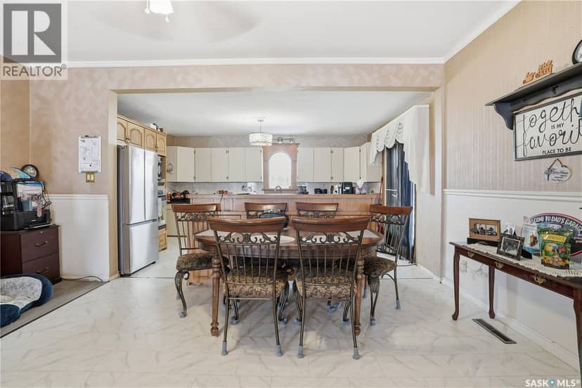 210 Railway AVENUE — photo 18 of 40