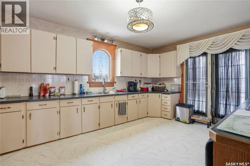 210 Railway AVENUE — photo 32 of 40