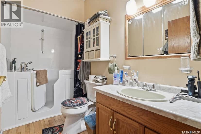 210 Railway AVENUE — photo 38 of 40