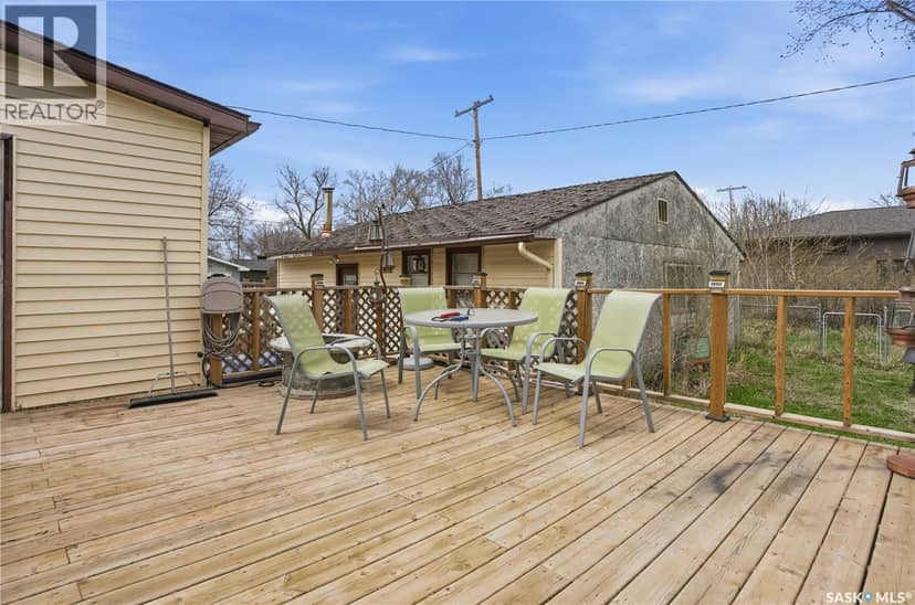 210 Railway AVENUE — photo 9 of 40