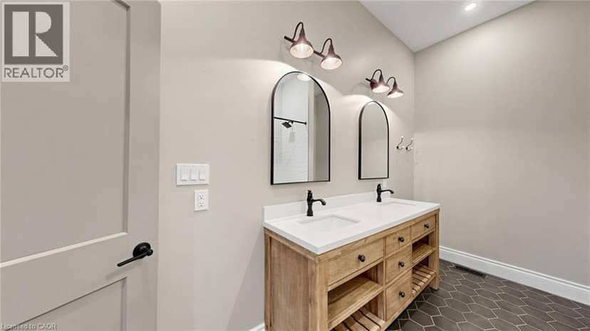 41 TALBOT Road — photo 25 of 38