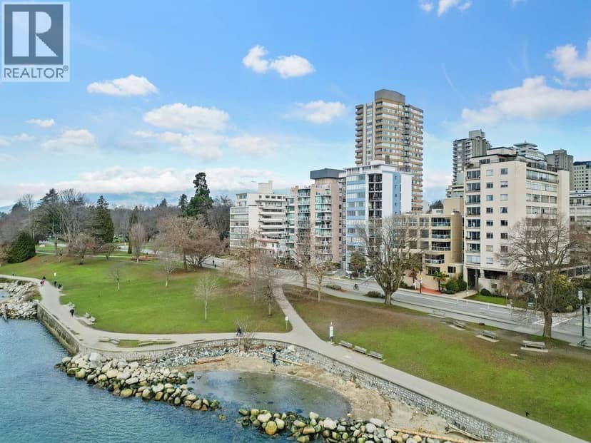 401 2015 BEACH AVENUE, Vancouver, photo 2
