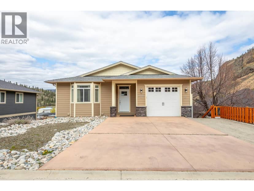 8738 PALMER Place, Summerland