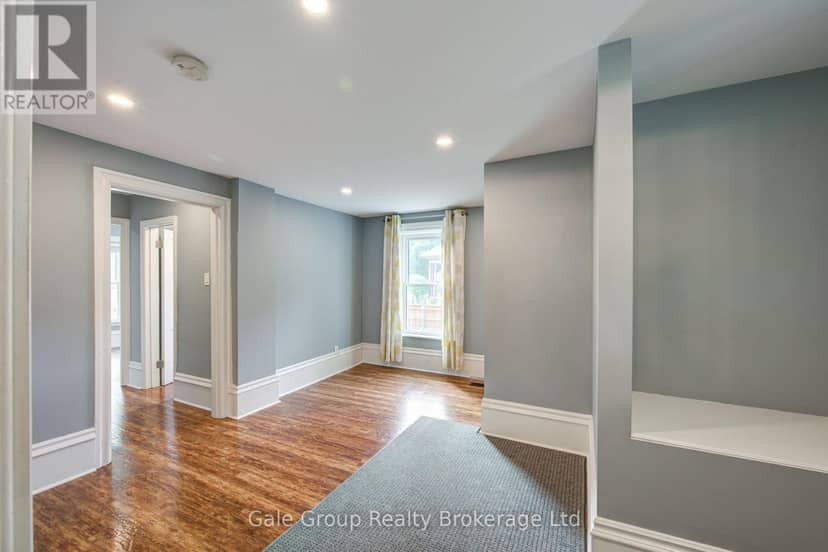 155 Vansittart Avenue — photo 12 of 40