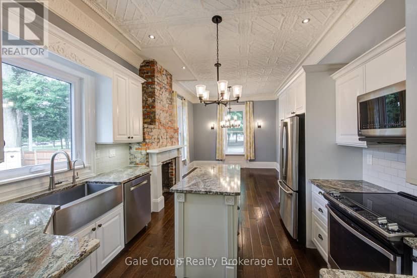 155 Vansittart Avenue — photo 11 of 40