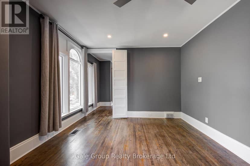 155 Vansittart Avenue — photo 28 of 40