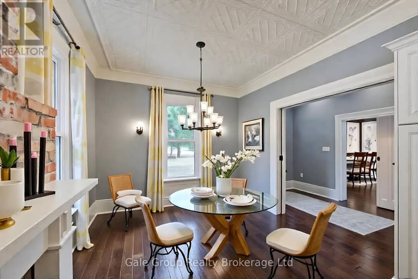 155 Vansittart Avenue — photo 9 of 40