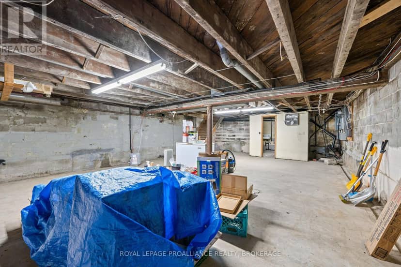 400 King Street W — photo 11 of 30