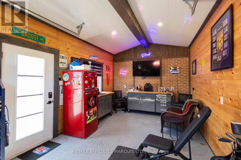 420 Beach Avenue — photo 12 of 40