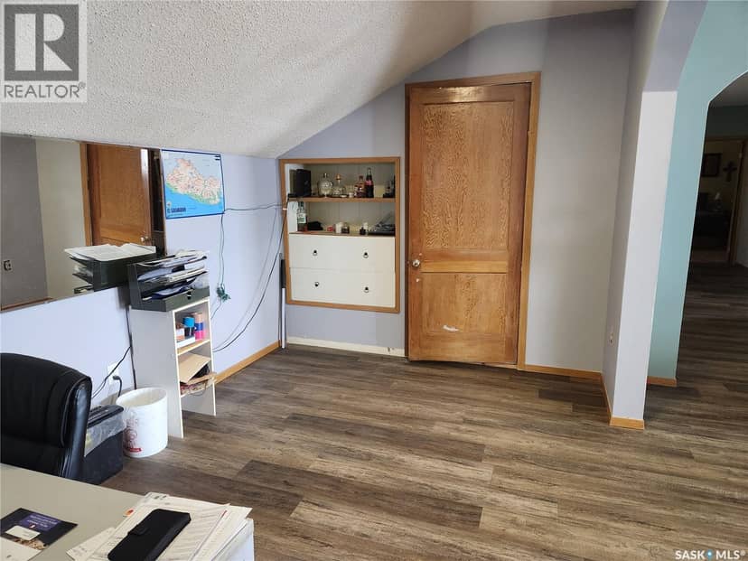 705 Main STREET — photo 13 of 40