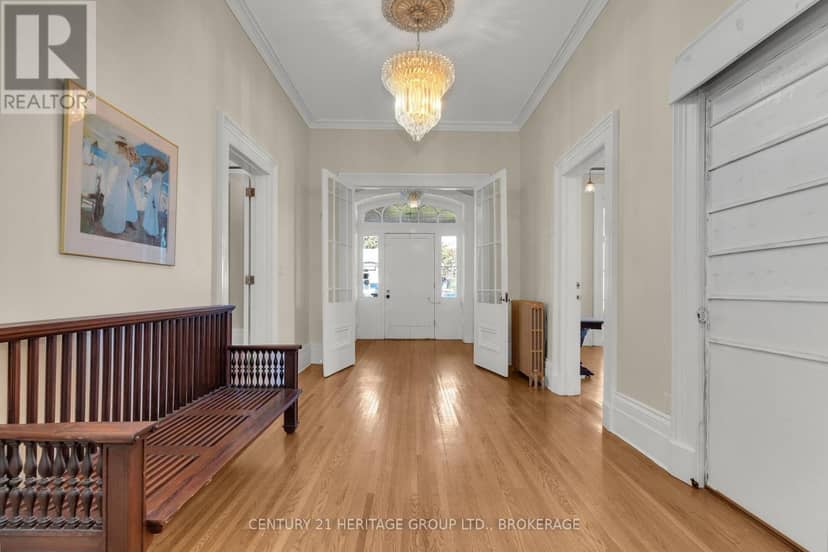 389 King Street — photo 11 of 40