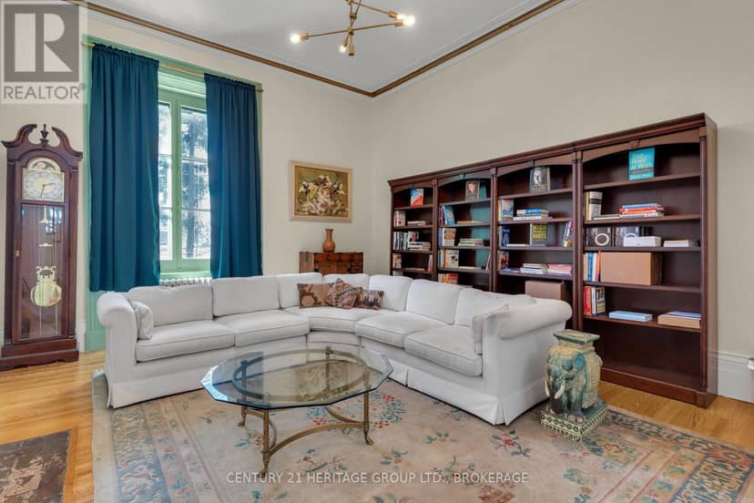 389 King Street — photo 14 of 40