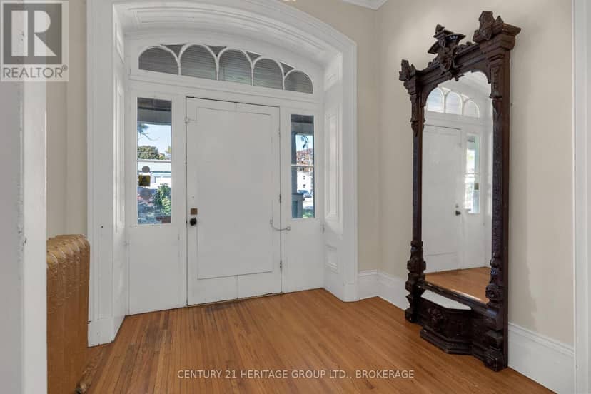 389 King Street — photo 8 of 40