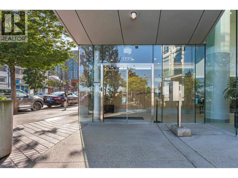 501 1199 MARINASIDE CRESCENT, Vancouver, photo 2