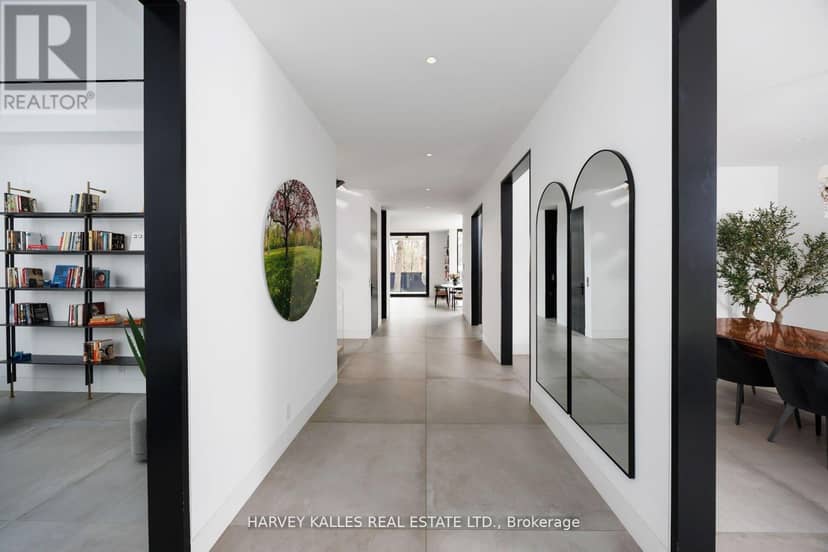 5 Dewbourne Avenue, Toronto, photo 4
