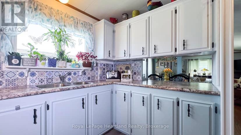45 Redford Drive, South Huron, photo 4
