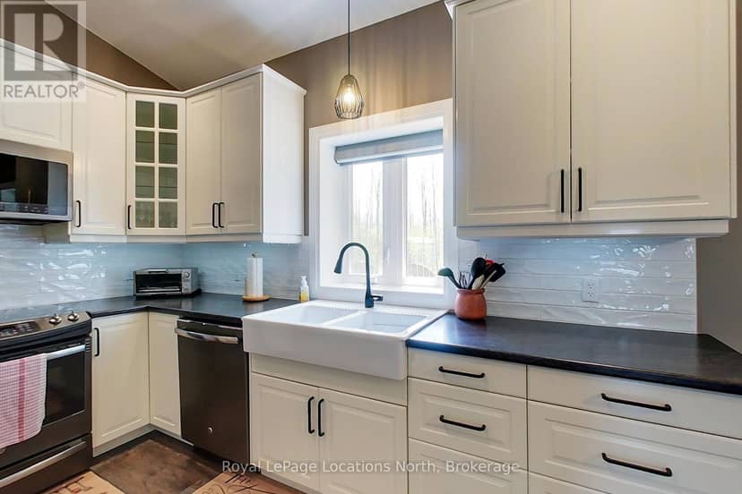 109 Robertson Avenue — photo 9 of 40