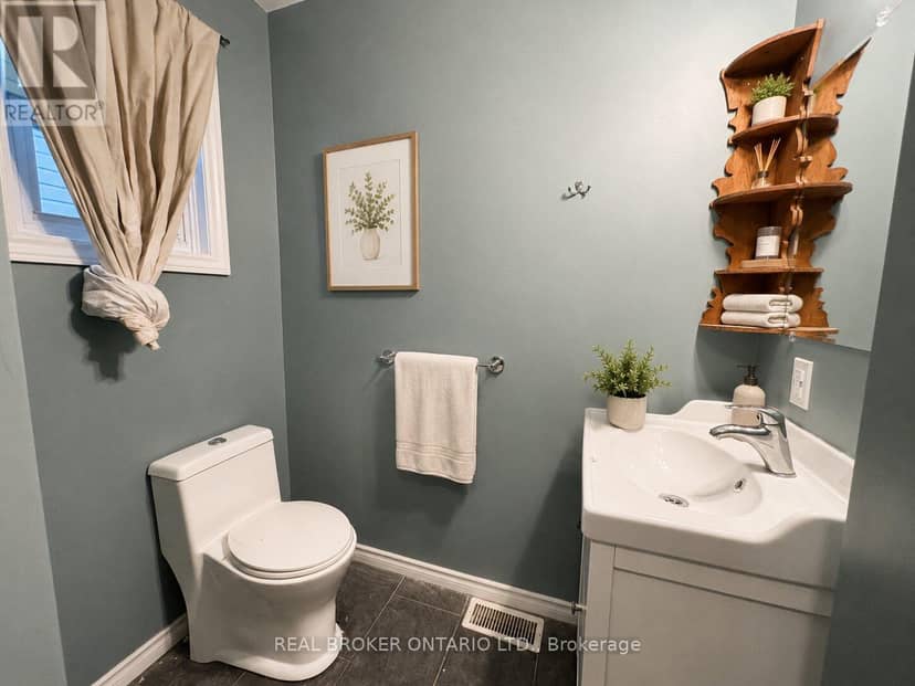 518 Cannon Street E — photo 14 of 21