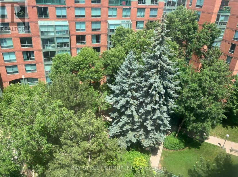 902 - 284 Bloor Street W — photo 8 of 27