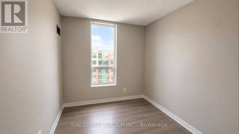 902 - 284 Bloor Street W — photo 18 of 27