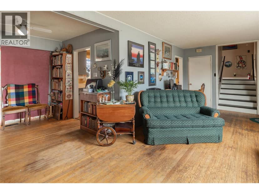 2150 Burnett Street, Kelowna, photo 3