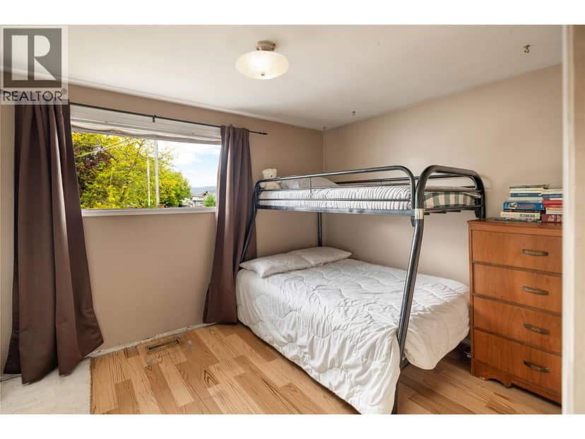 2150 Burnett Street, Kelowna, photo 6