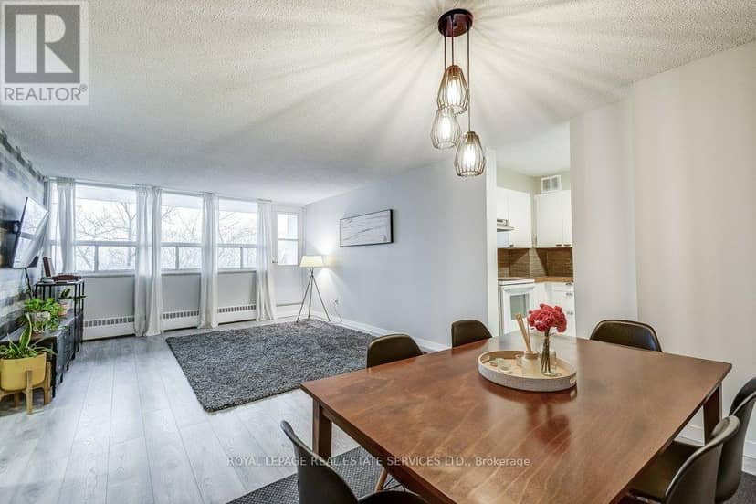 601 - 212 Kerr Street — photo 17 of 40