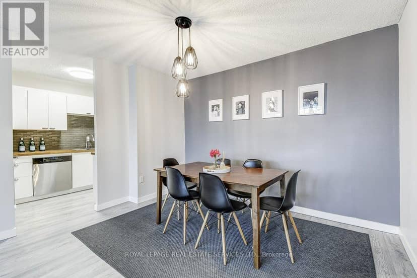 601 - 212 Kerr Street — photo 18 of 40