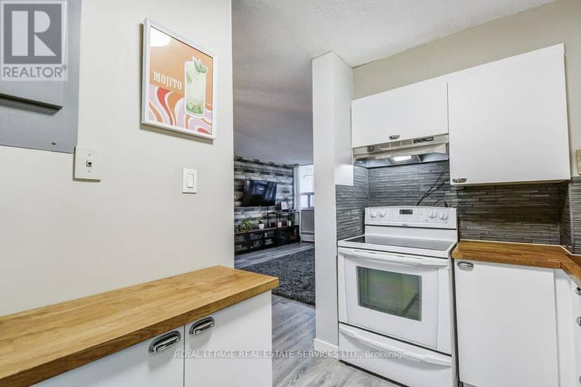 601 - 212 Kerr Street — photo 25 of 40