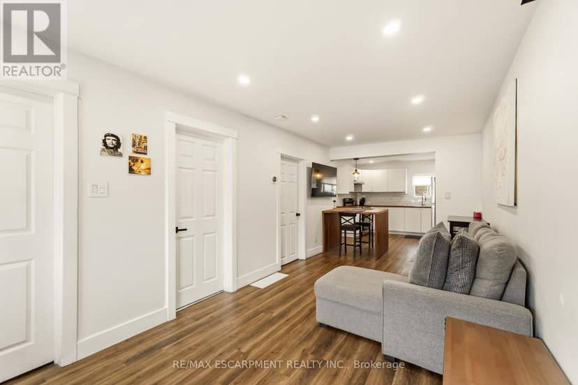 27 Edinburgh Avenue — photo 4 of 24