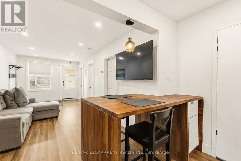 27 Edinburgh Avenue — photo 7 of 24