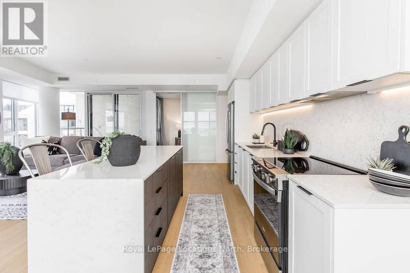 523 - 31 Huron Street — photo 13 of 29
