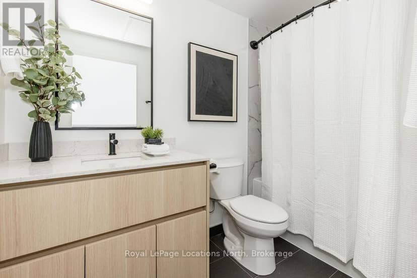 523 - 31 Huron Street — photo 19 of 29