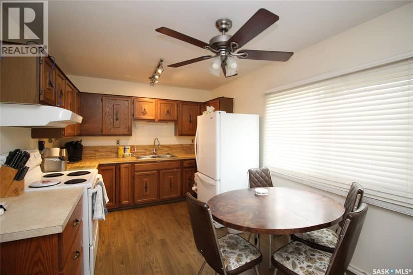 403 4th STREET W, Shaunavon, photo 2