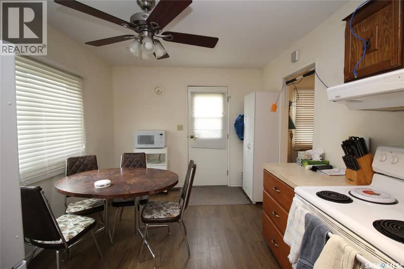 403 4th STREET W, Shaunavon, photo 3