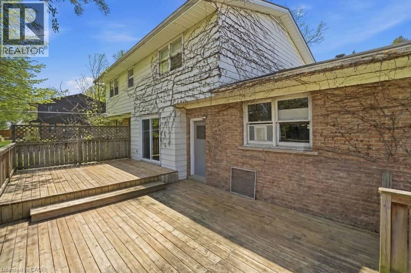 46 BIRCHCLIFF Avenue — photo 10 of 11