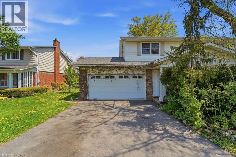 46 BIRCHCLIFF Avenue — photo 3 of 11