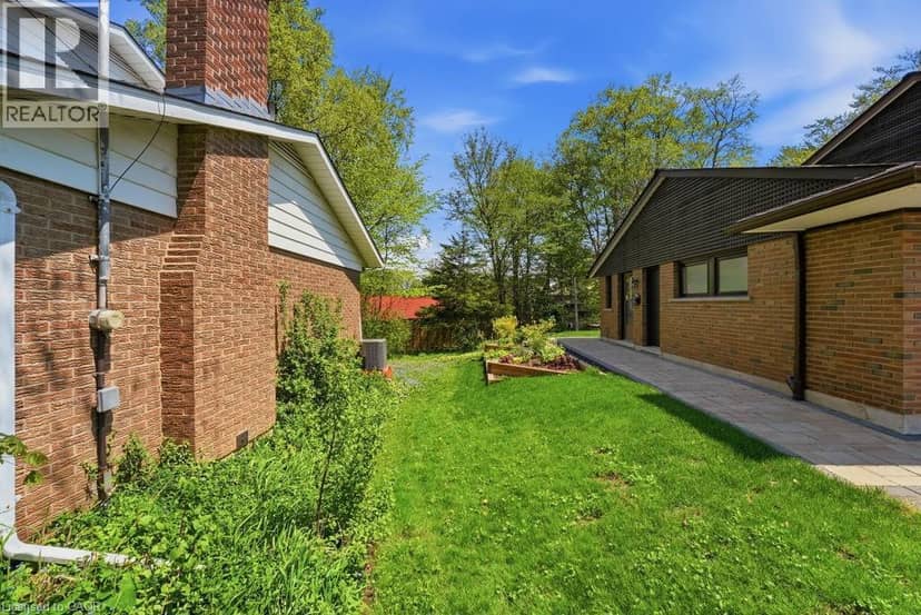 46 BIRCHCLIFF Avenue — photo 6 of 11