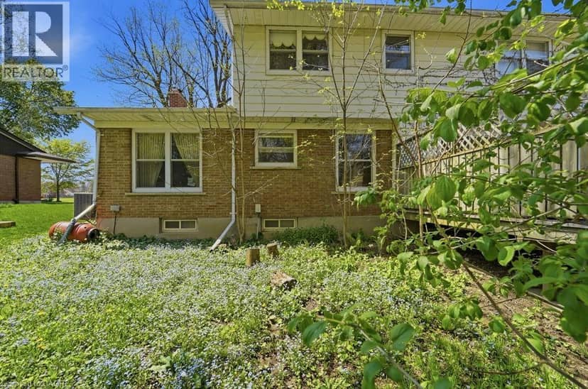 46 BIRCHCLIFF Avenue — photo 7 of 11